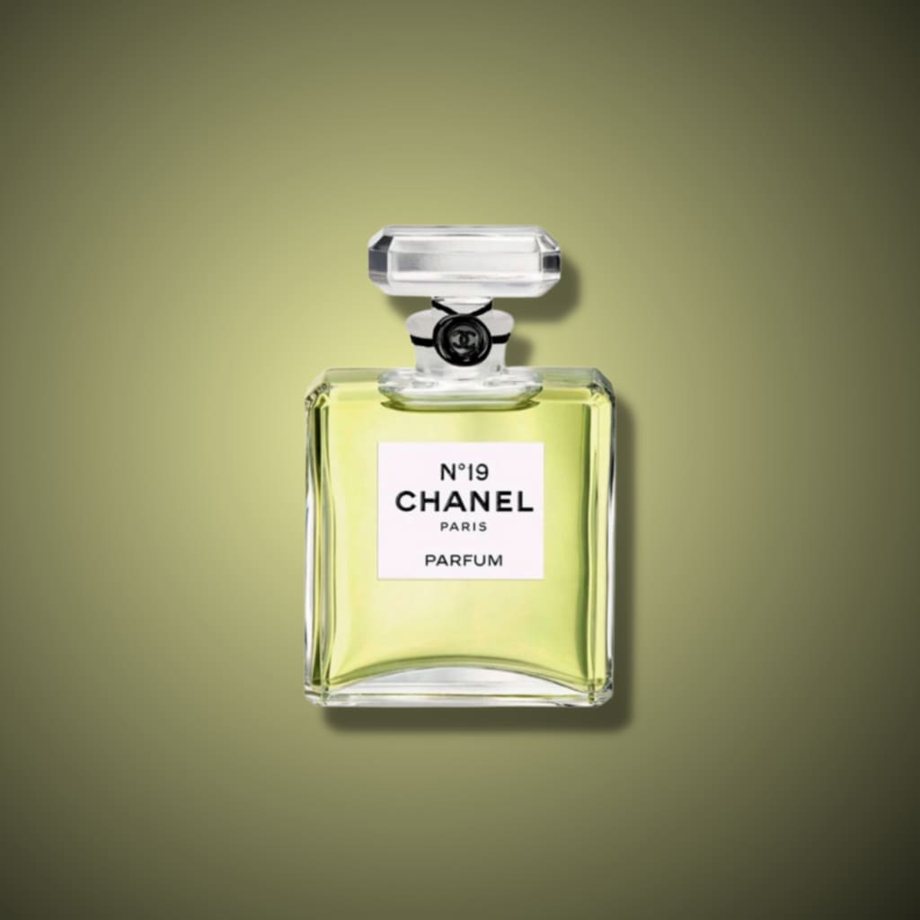 Stellar Cosmetica - Chanel No.19 Women's Eau de Parfum 100ml